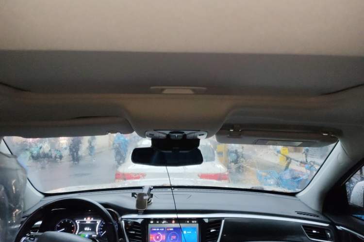 Used GAC Trumpchi GS7 2017 280T Two-Wheel Drive Luxury Model Headliner