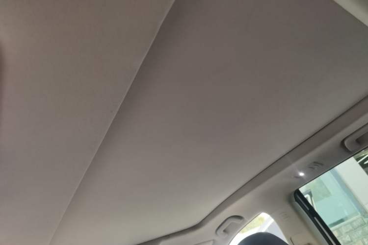 Used GAC Trumpchi GS7 2017 320T Four-Wheel Drive Luxury Smart Connectivity Model Headliner
