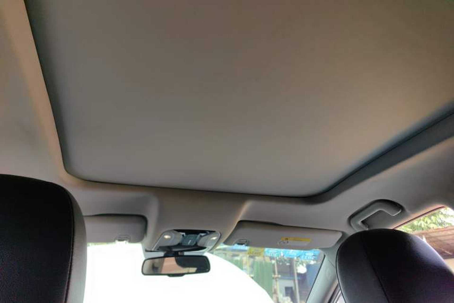 Used GAC Trumpchi GS7 2017 320T Two-Wheel-Drive Luxury Smart Connectivity Model Headliner