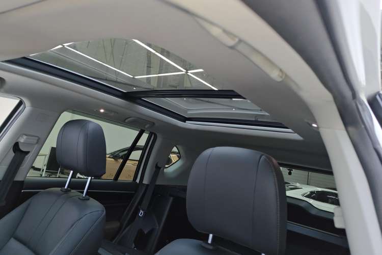 Used GAC Trumpchi GS7 2017 320T Two-Wheel-Drive Luxury Smart Connectivity Model Headliner