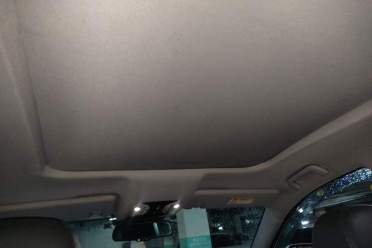 Used GAC Trumpchi GS7 2017 320T Two-Wheel-Drive Luxury Smart Connectivity Model Headliner