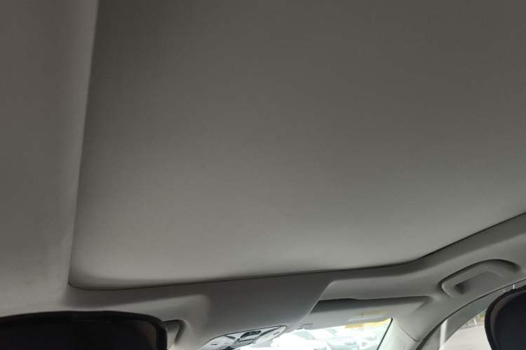 Used GAC Trumpchi GS7 2017 320T Two-Wheel-Drive Luxury Smart Connectivity Model Headliner