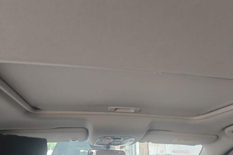 Used GAC Trumpchi GS7 2017 280T Two-Wheel Drive Luxury Model Headliner