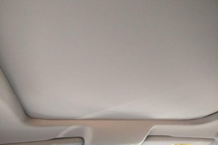 Used GAC Trumpchi GS7 2017 320T Two-Wheel-Drive Luxury Smart Connectivity Model Headliner