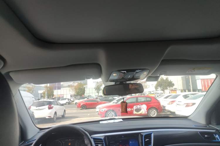 Used GAC Trumpchi GS7 2017 320T Two-Wheel-Drive Luxury Smart Connectivity Model Headliner