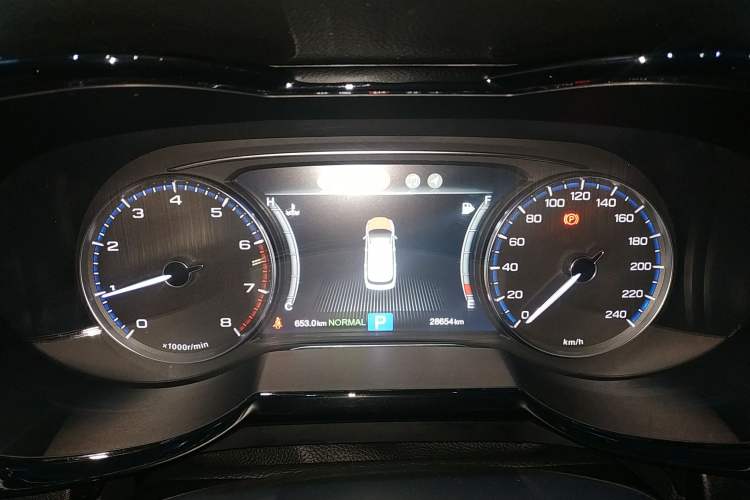 Used GAC Trumpchi GS7 2017 320T Two-Wheel-Drive Luxury Smart Connectivity Model Instrument Cluster