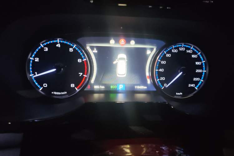 Used GAC Trumpchi GS7 2017 280T Two-Wheel Drive Luxury Model Instrument Cluster