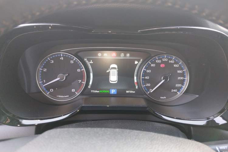 Used GAC Trumpchi GS7 2017 320T Two-Wheel-Drive Luxury Smart Connectivity Model Instrument Cluster