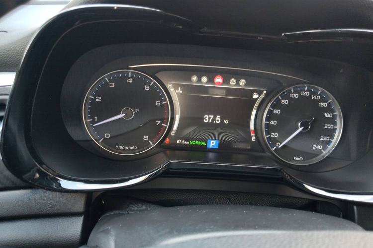 Used GAC Trumpchi GS7 2017 320T Two-Wheel-Drive Luxury Smart Connectivity Model Instrument Cluster