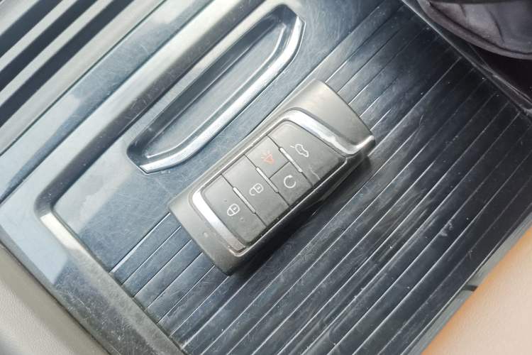 Used GAC Trumpchi GS7 2017 320T Two-Wheel-Drive Luxury Model Interior 1
