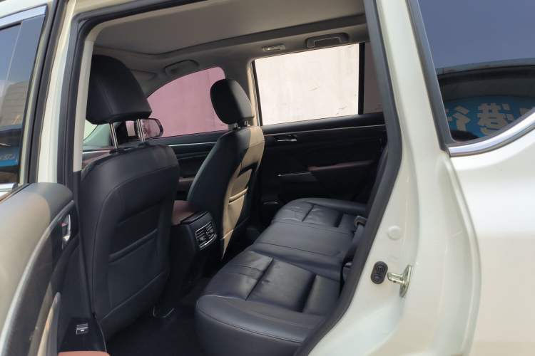 Used GAC Trumpchi GS7 2017 320T Two-Wheel-Drive Luxury Smart Connectivity Model Interior 1