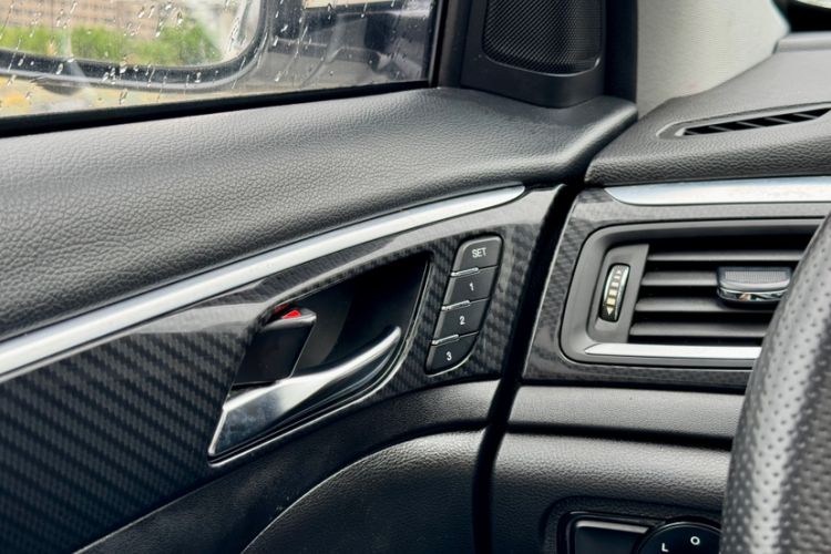 Used GAC Trumpchi GS7 2017 320T Two-Wheel-Drive Luxury Smart Connectivity Model Interior 12