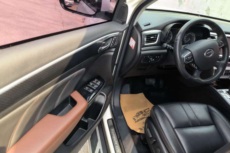Used GAC Trumpchi GS7 2017 320T Two-Wheel-Drive Luxury Smart Connectivity Model Interior 2
