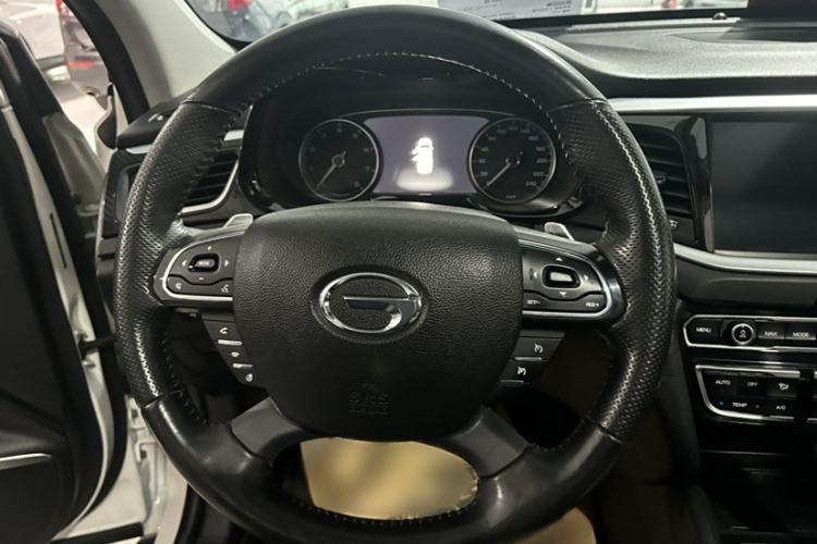 Used GAC Trumpchi GS7 2017 320T Four-Wheel Drive Luxury Smart Connectivity Model Interior 2