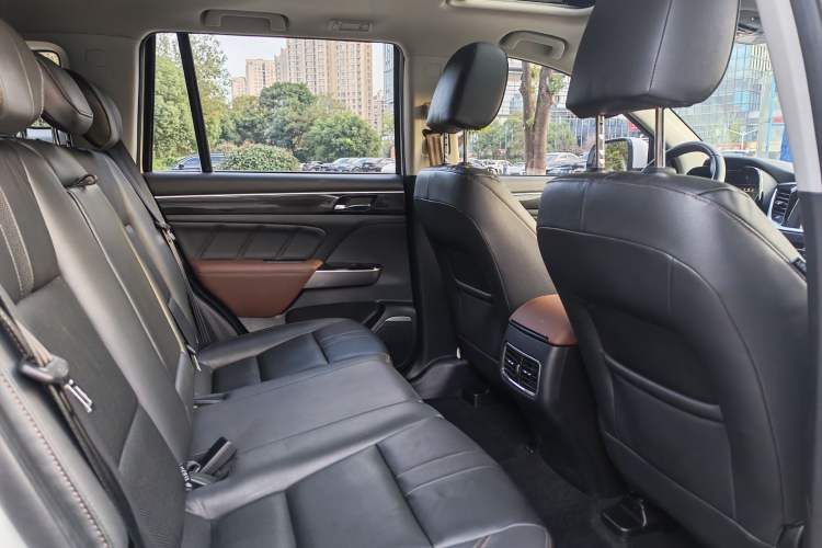 Used GAC Trumpchi GS7 2017 280T Two-Wheel Drive Luxury Model Interior 3