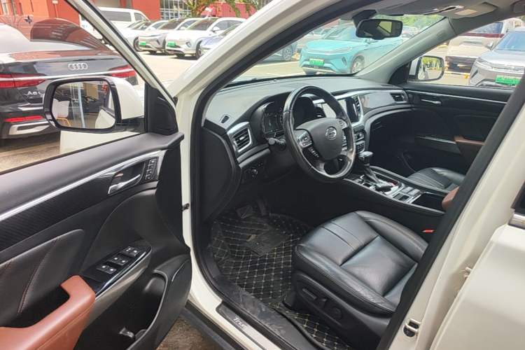 Used GAC Trumpchi GS7 2017 320T Two-Wheel-Drive Luxury Smart Connectivity Model Interior 3