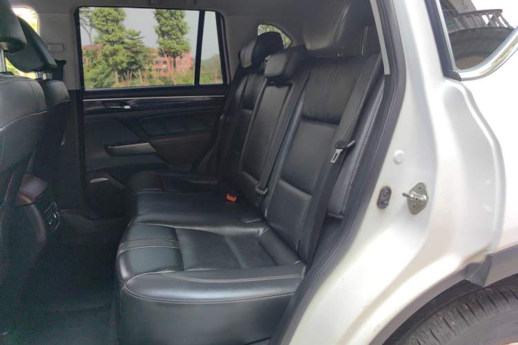Used GAC Trumpchi GS7 2017 320T Two-Wheel-Drive Luxury Smart Connectivity Model Interior 4