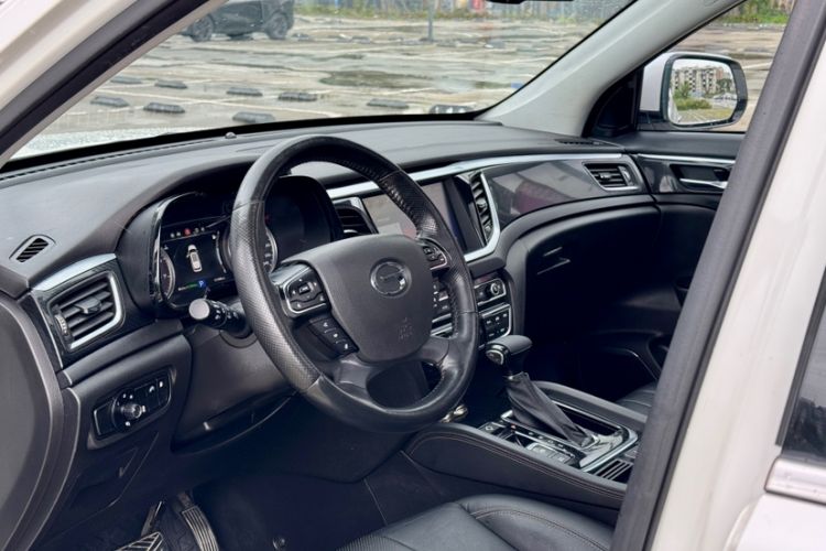 Used GAC Trumpchi GS7 2017 320T Two-Wheel-Drive Luxury Smart Connectivity Model Interior 5