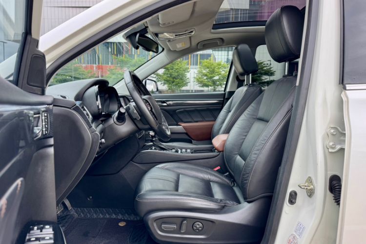 Used GAC Trumpchi GS7 2017 320T Two-Wheel-Drive Luxury Smart Connectivity Model Interior 7