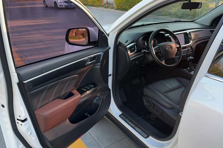 Used GAC Trumpchi GS7 2017 280T Two-Wheel Drive Luxury Model Interior 8