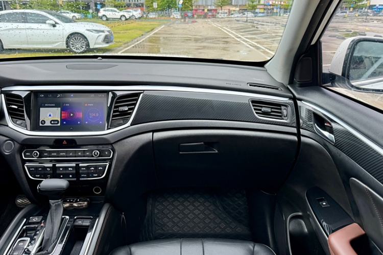 Used GAC Trumpchi GS7 2017 320T Two-Wheel-Drive Luxury Smart Connectivity Model Interior 8