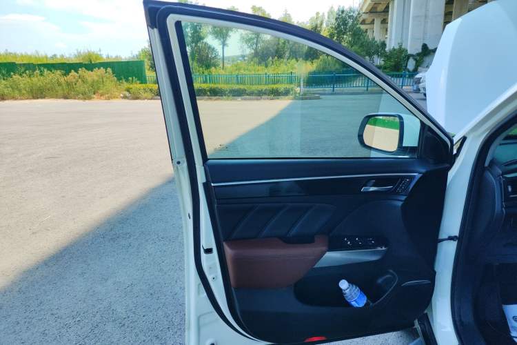 Used GAC Trumpchi GS7 2017 320T Two-Wheel-Drive Luxury Smart Connectivity Model Left Front Door Interior