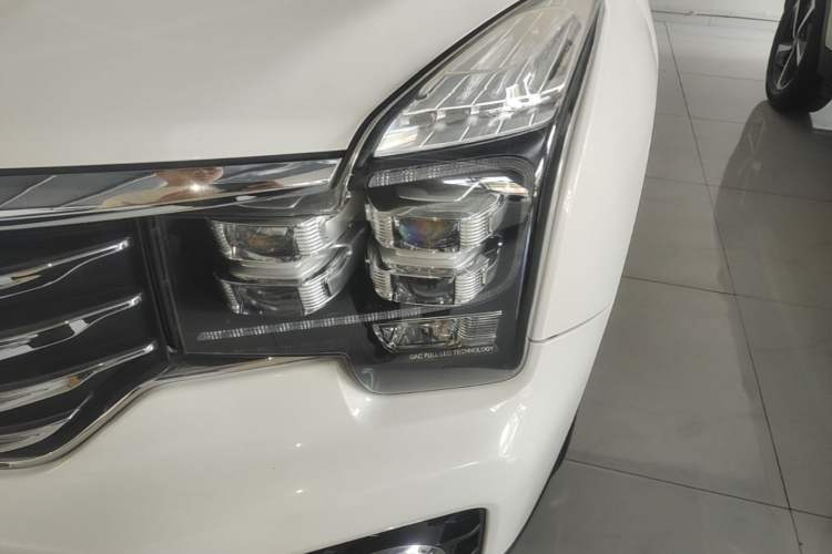 Used GAC Trumpchi GS7 2017 320T Two-Wheel-Drive Luxury Smart Connectivity Model Left Front Headlight