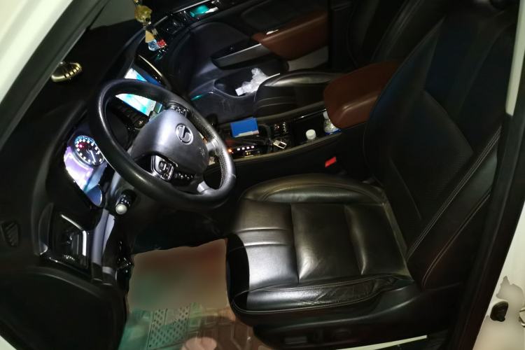 Used GAC Trumpchi GS7 2017 320T Two-Wheel-Drive Luxury Smart Connectivity Model Left Front Seat