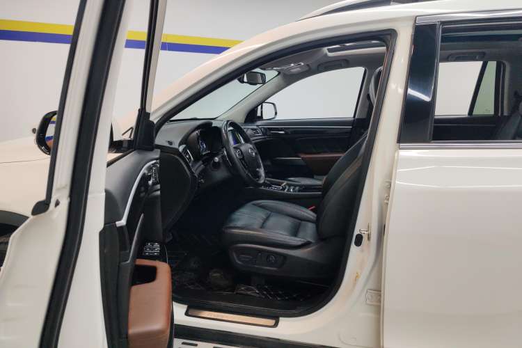 Used GAC Trumpchi GS7 2017 320T Two-Wheel-Drive Luxury Smart Connectivity Model Left Front Seat