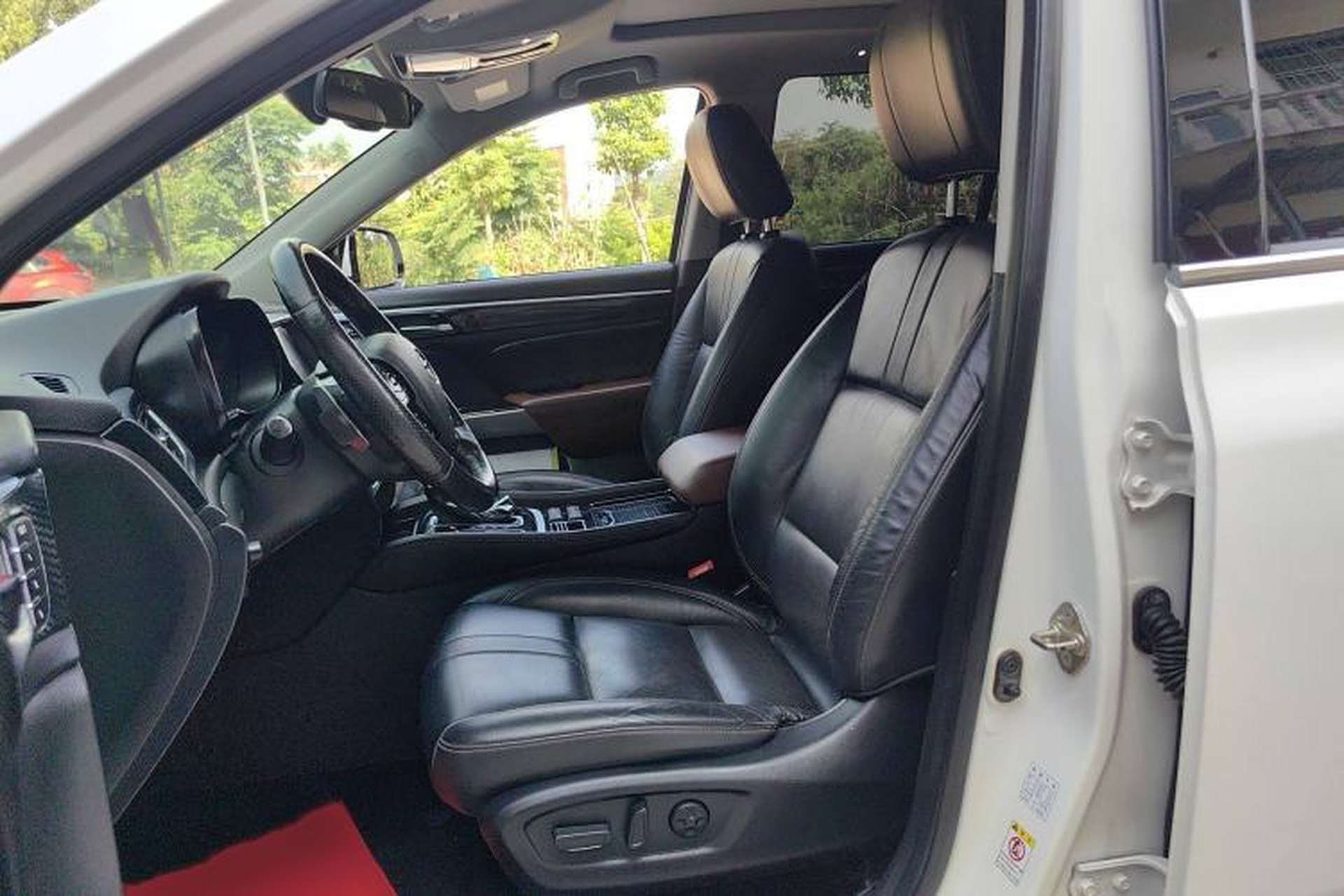 Used GAC Trumpchi GS7 2017 320T Two-Wheel-Drive Luxury Smart Connectivity Model Left Front Seat