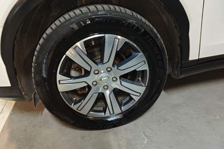 Used GAC Trumpchi GS7 2017 320T Two-Wheel-Drive Luxury Smart Connectivity Model Left Front Wheel Hub