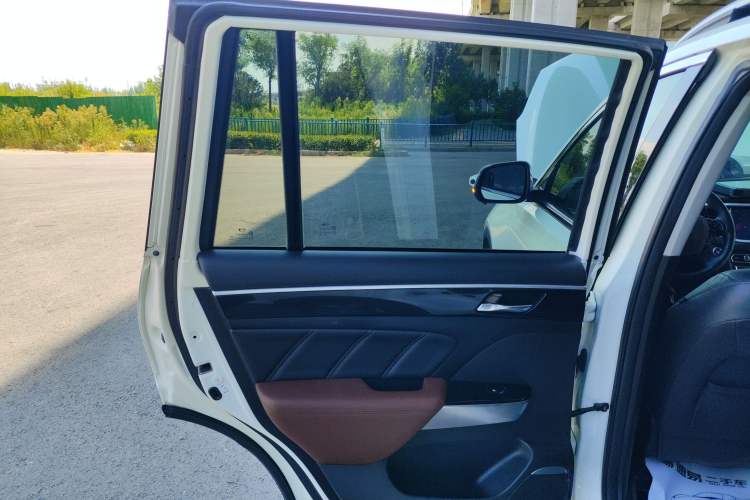 Used GAC Trumpchi GS7 2017 320T Two-Wheel-Drive Luxury Smart Connectivity Model Left Rear Door Interior