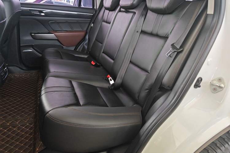 Used GAC Trumpchi GS7 2017 320T Two-Wheel-Drive Luxury Model Left Rear Seat
