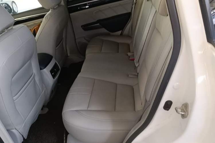 Used GAC Trumpchi GS7 2017 320T Two-Wheel-Drive Luxury Smart Connectivity Model Left Rear Seat