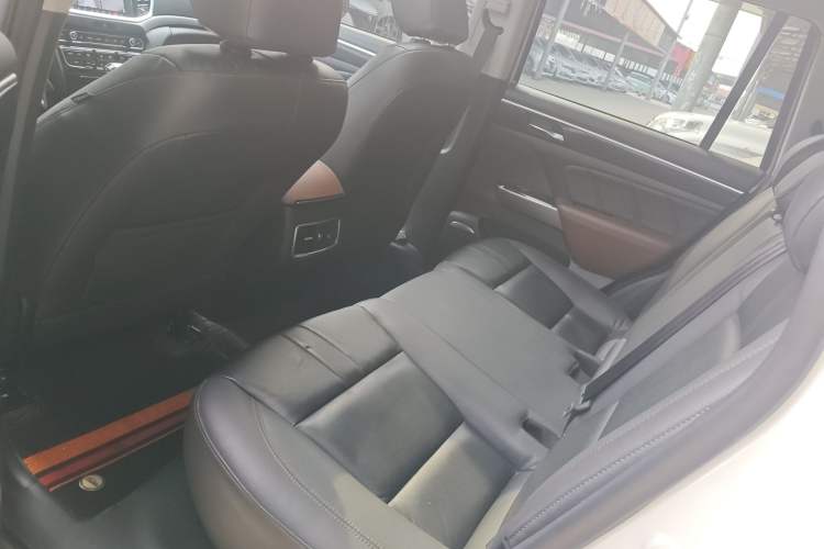 Used GAC Trumpchi GS7 2017 320T Two-Wheel-Drive Luxury Model Left Rear Seat