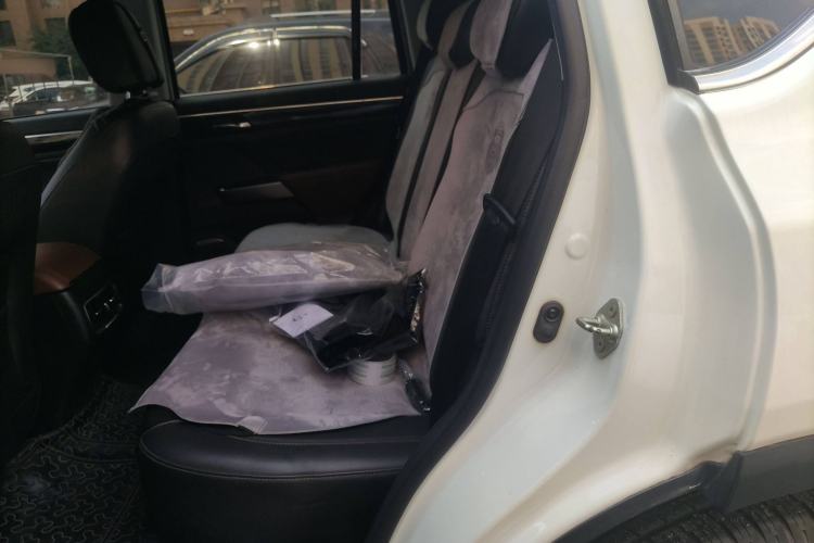 Used GAC Trumpchi GS7 2017 280T Two-Wheel Drive Luxury Model Left Rear Seat