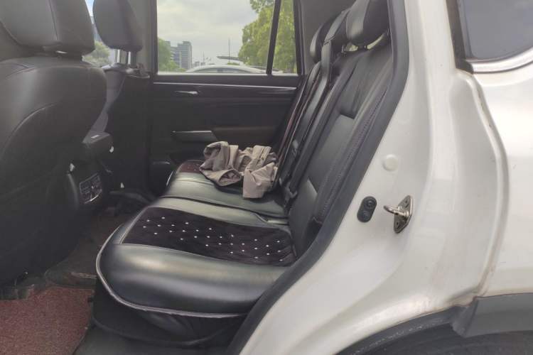 Used GAC Trumpchi GS7 2017 320T Two-Wheel-Drive Luxury Smart Connectivity Model Left Rear Seat