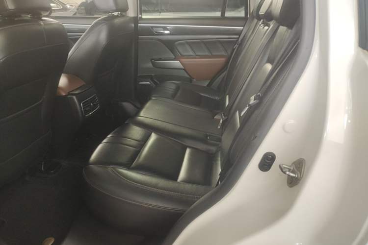 Used GAC Trumpchi GS7 2017 320T Two-Wheel-Drive Luxury Smart Connectivity Model Left Rear Seat