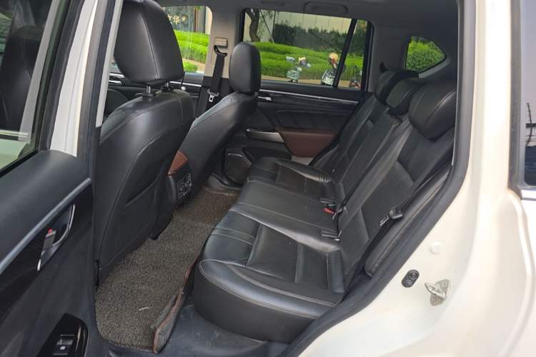 Used GAC Trumpchi GS7 2017 320T Two-Wheel-Drive Luxury Smart Connectivity Model Left Rear Seat
