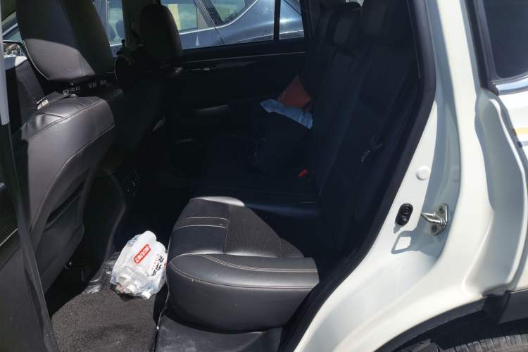 Used GAC Trumpchi GS7 2017 280T Two-Wheel Drive Luxury Model Left Rear Seat