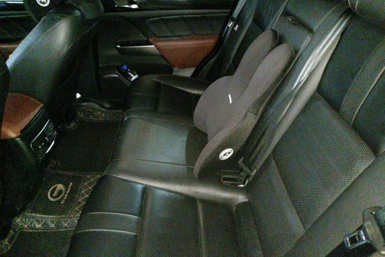 Used GAC Trumpchi GS7 2017 320T Two-Wheel-Drive Luxury Model Left Rear Seat