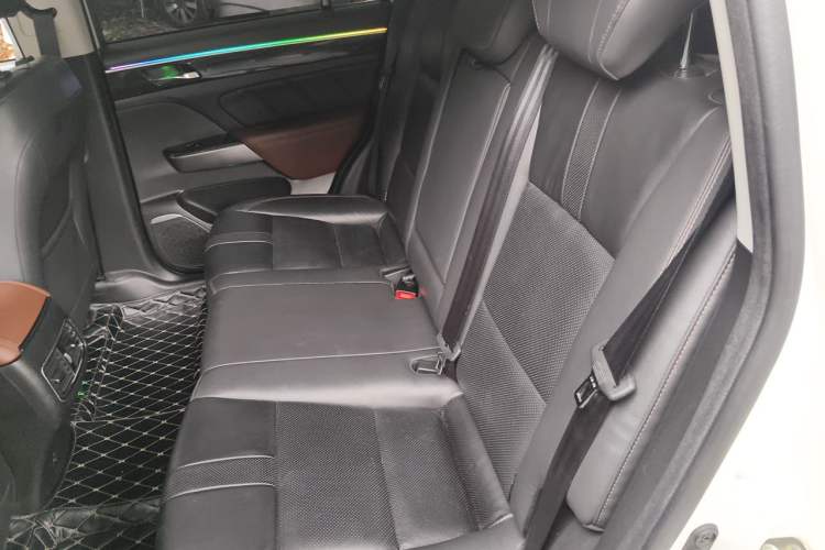 Used GAC Trumpchi GS7 2017 320T Two-Wheel-Drive Luxury Smart Connectivity Model Left Rear Seat