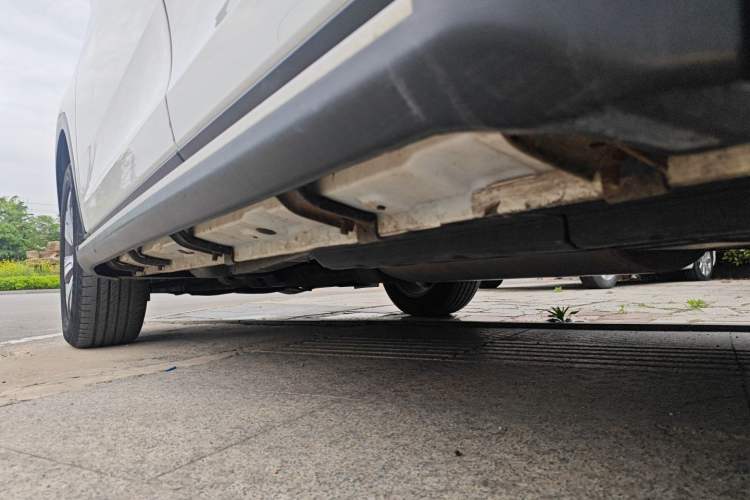 Used GAC Trumpchi GS7 2017 320T Two-Wheel-Drive Luxury Smart Connectivity Model Left Side Sill