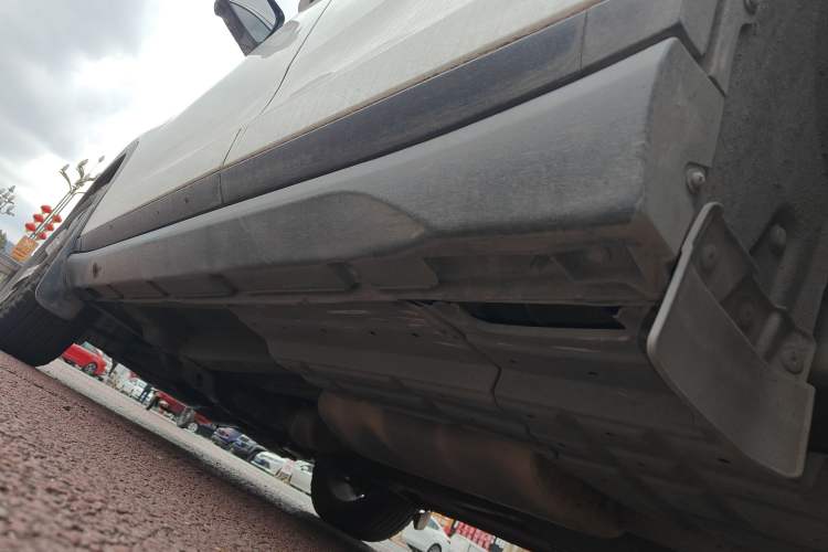 Used GAC Trumpchi GS7 2017 320T Two-Wheel-Drive Luxury Smart Connectivity Model Left Side Sill