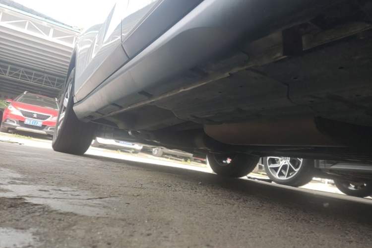 Used GAC Trumpchi GS7 2017 320T Two-Wheel-Drive Luxury Smart Connectivity Model Left Side Sill