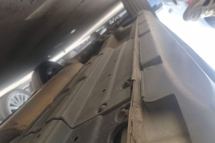 Used GAC Trumpchi GS7 2017 320T Two-Wheel-Drive Luxury Smart Connectivity Model Left Side Sill