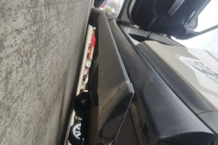 Used GAC Trumpchi GS7 2017 320T Two-Wheel-Drive Luxury Smart Connectivity Model Left Side Sill