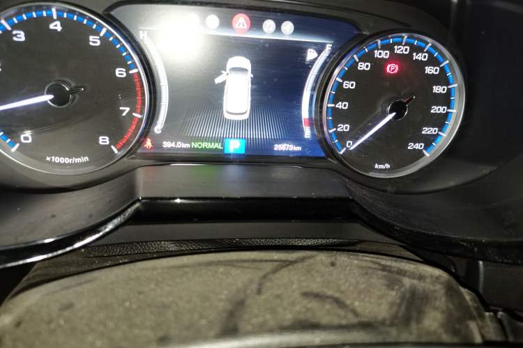 Used GAC Trumpchi GS7 2017 320T Two-Wheel-Drive Luxury Smart Connectivity Model Odometer Close Up