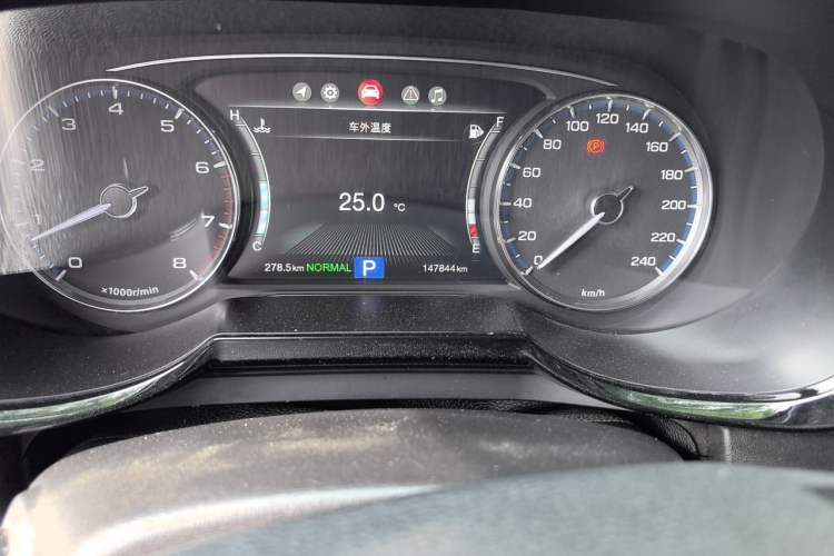 Used GAC Trumpchi GS7 2017 320T Two-Wheel-Drive Luxury Smart Connectivity Model Odometer Close Up