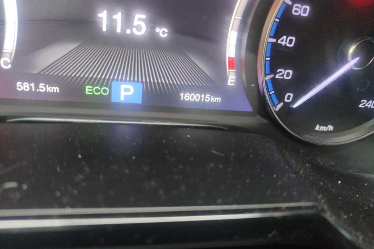 Used GAC Trumpchi GS7 2017 320T Two-Wheel-Drive Luxury Smart Connectivity Model Odometer Close Up